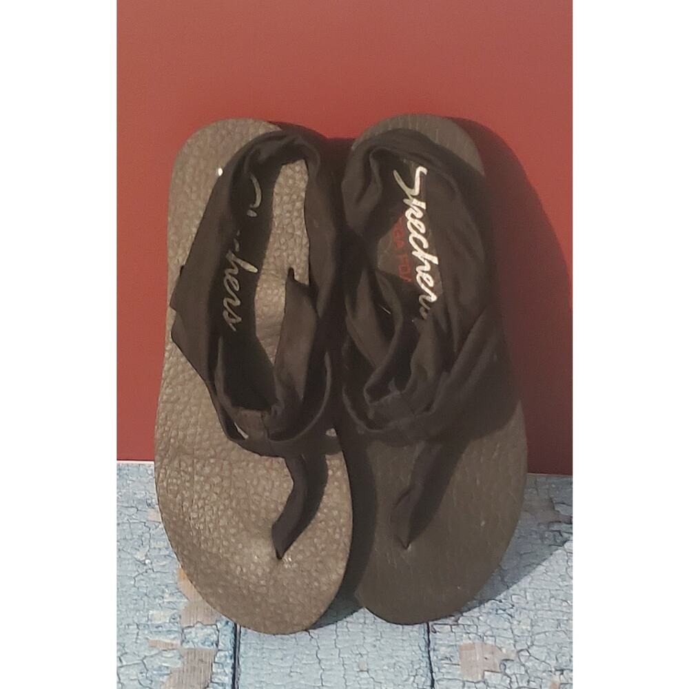 😺 Skechers Yoga Mat Sandals Size 9 Black Thong Boho Minimalist Beachy